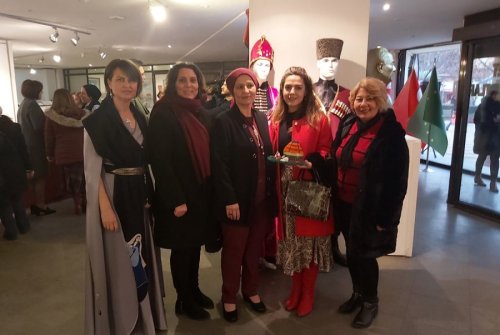 EMİRDAĞLILAR VAKFI KADINLAR KURULU SERGİDE BULUŞTU