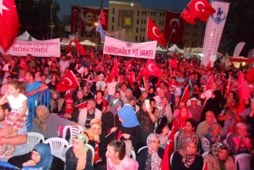 EMİRDAĞLILAR 15 TEMMUZ DEMOKRASİ YÜRÜYÜŞÜNE BİNLERCE KİŞİ İLE KATILDI